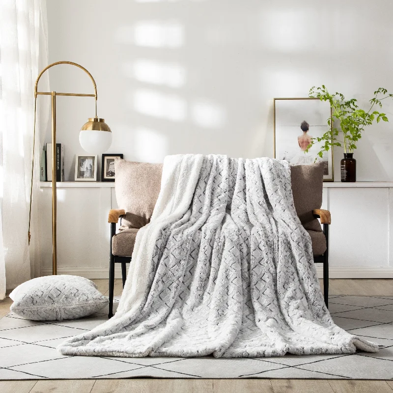 DaDa Bedding Luxury Dreamy Milky White & Purple Sherpa Backside Faux Fur Throw Blanket (M3395)