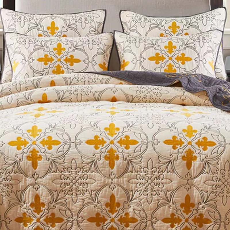 Floral Medallion Quilt Set