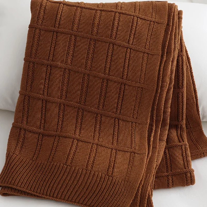 Cozy Grid Pattern Throw Blanket